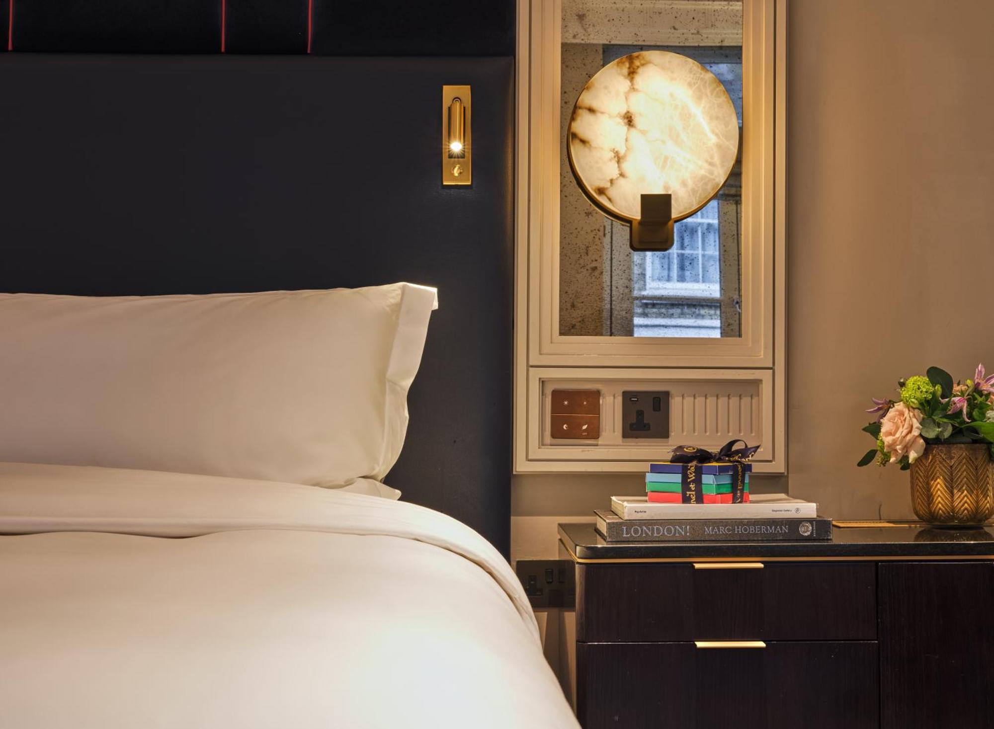 The Mayfair Townhouse - An Iconic Luxury 5* Londra